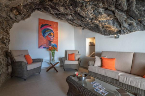 Spectacular Cave with two large terraces (70m2) by the sea